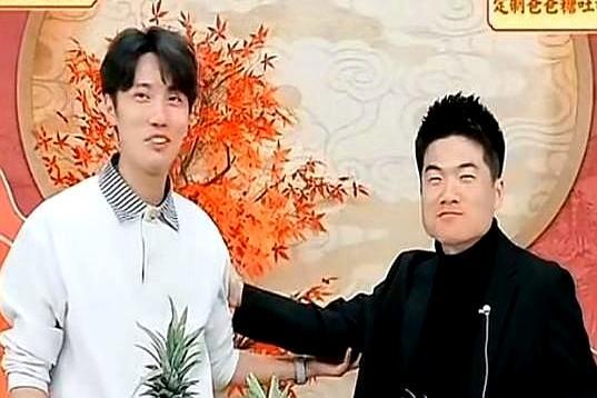 顶流主播的排班表上，竟没有他的名字。屏幕后的董宇辉连轴转着开会。趁着间隙，