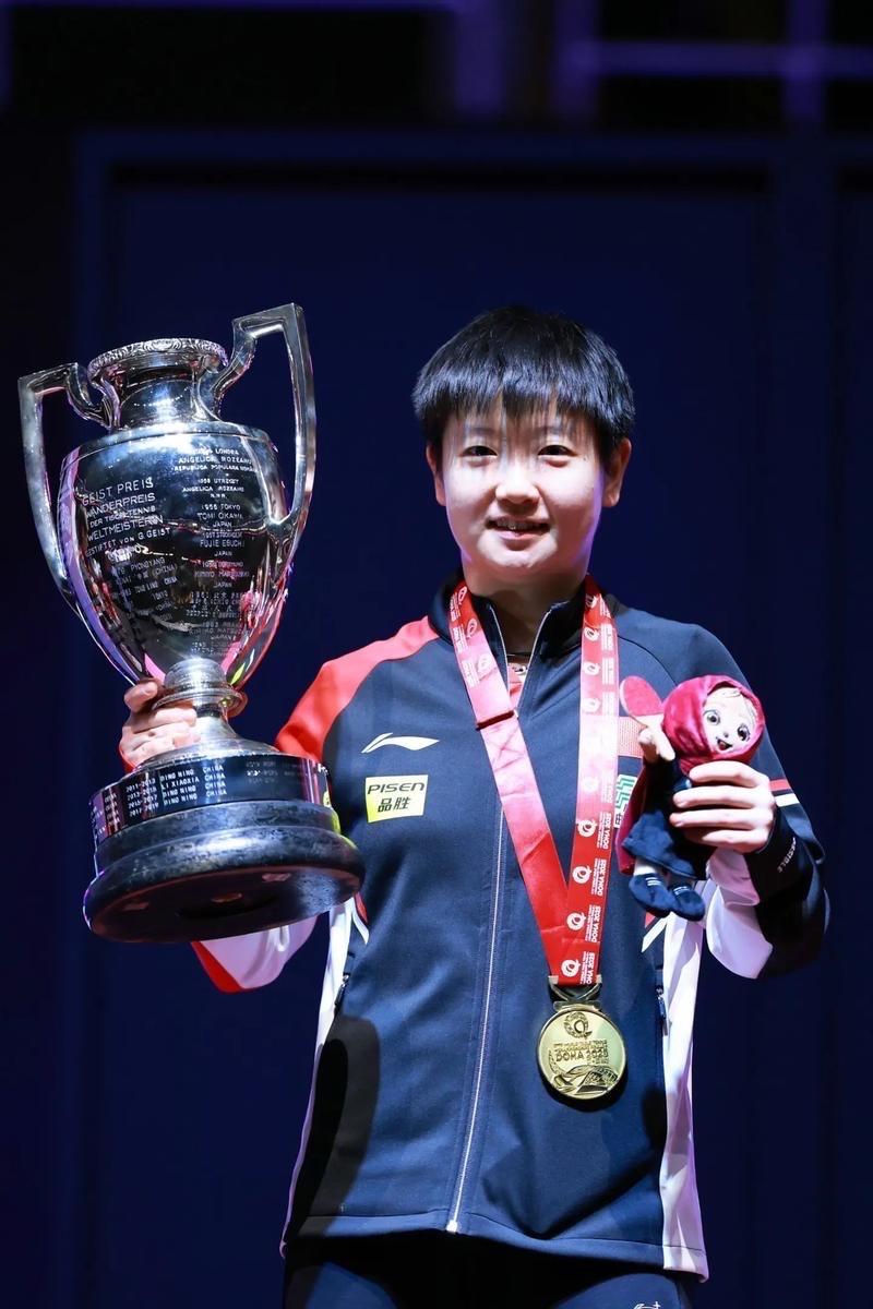 当决胜局比分定格在13-11，孙颖莎扔掉球拍跪地长啸的瞬间，多少人在屏幕前热泪盈