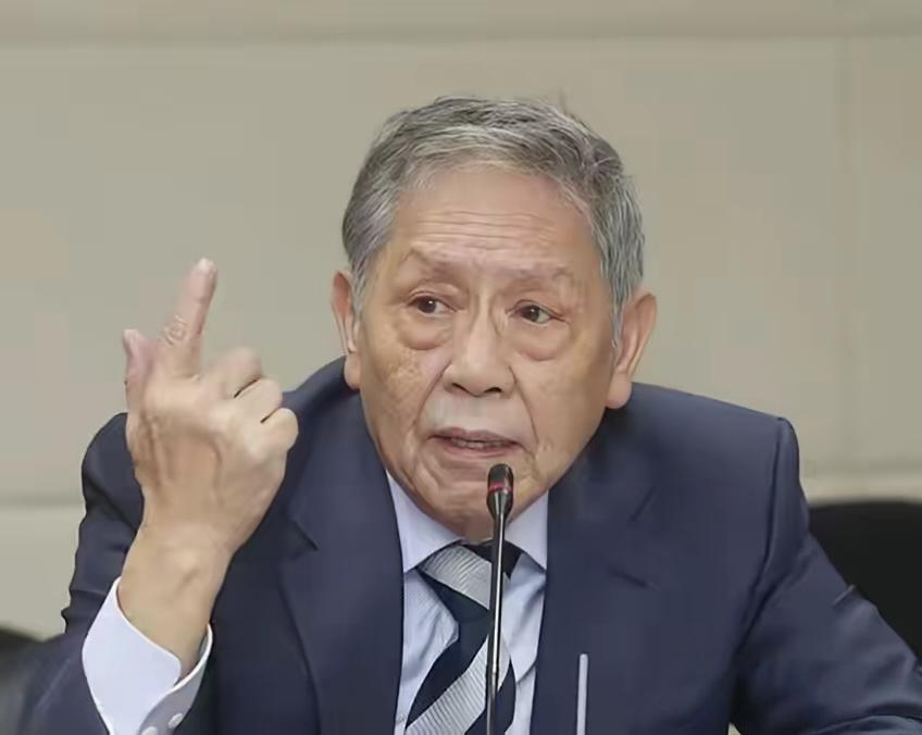 台湾退将帅化民这波怒怼太解气！直接对着日本的高市早苗发问：你算哪根葱？敢说“台湾