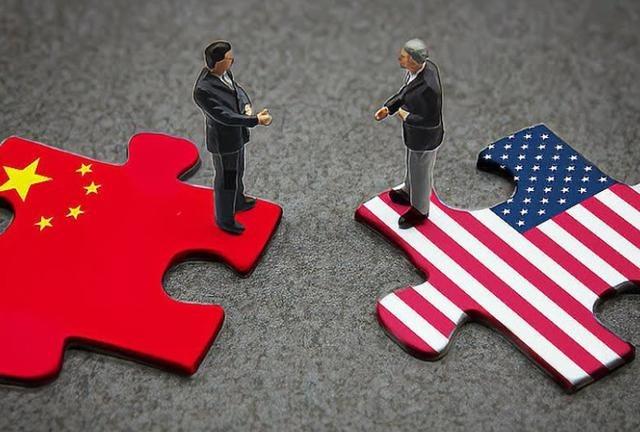 一位自称在中国生活过30多年的美籍华人曾发文表示“奉劝中国不要和美国硬刚，要不是