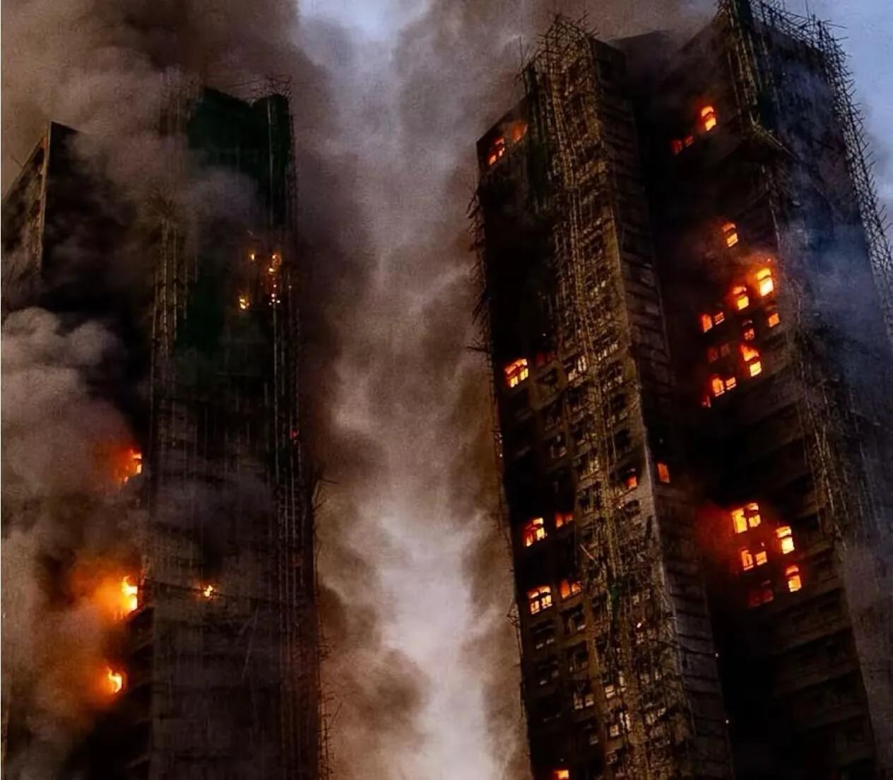 香港这场大火，可能要改写房地产的游戏规则了！不是因为房价跌，而是高层住宅的安全焦
