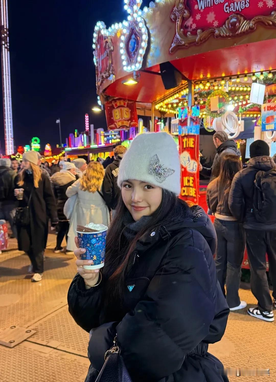 感觉王诗龄的品味要比妈妈李湘高，看她在英国街头游玩的照片，感觉这才是十几岁的少女