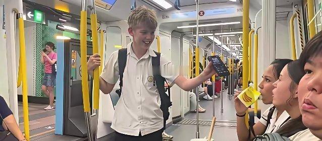 网友：香港地铁，为啥这会儿没人说了？