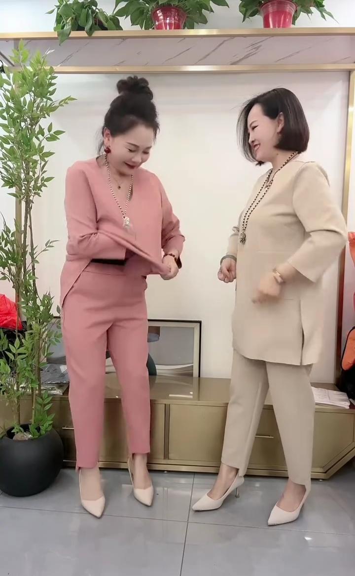 婆婆媳妇看看谁赢。