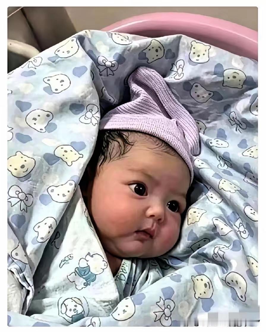 彩礼博弈里，她守住了尊严底线江苏盐城一位24岁的姑娘，未婚先孕怀上了双胞胎。谁