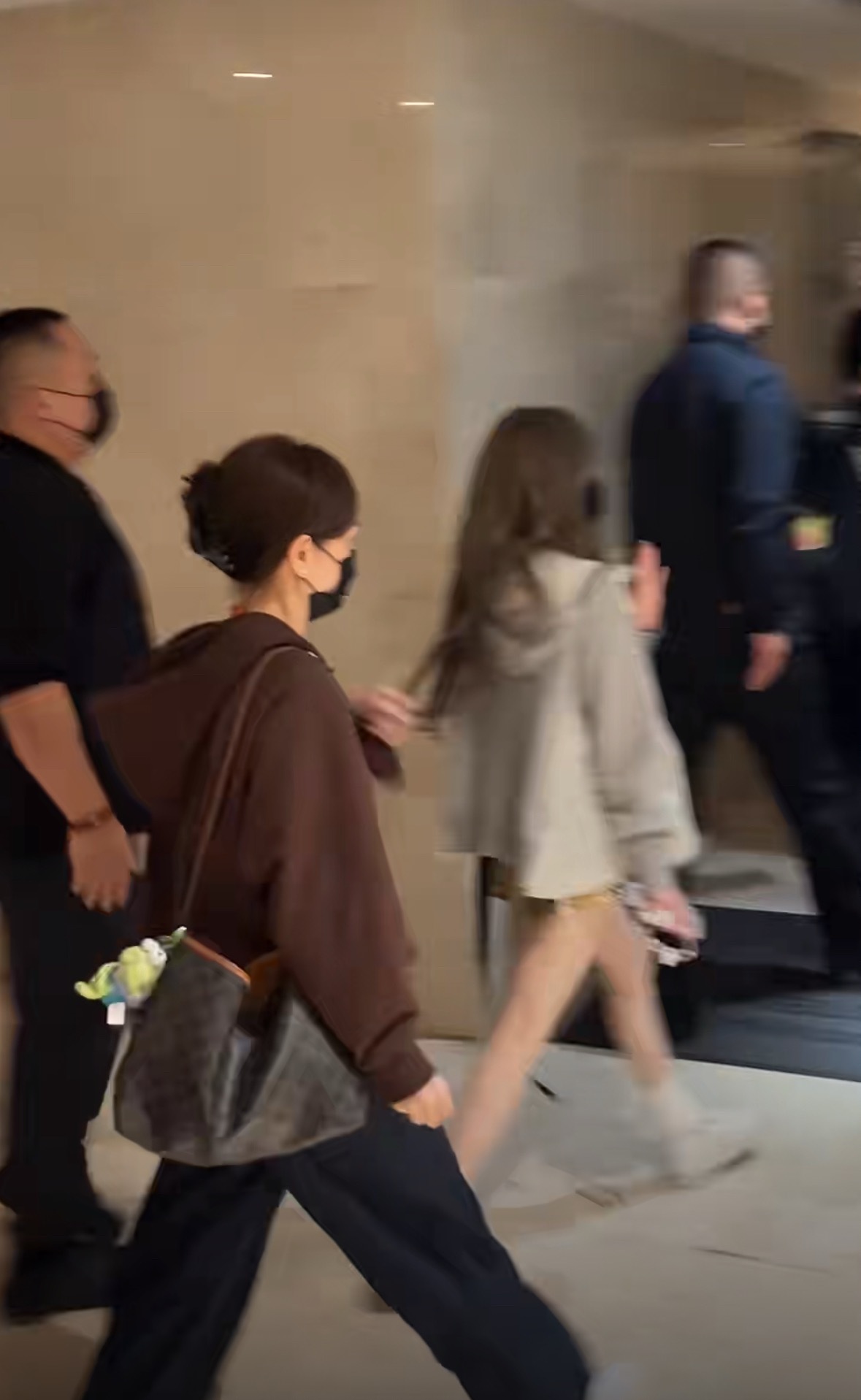 我猜明天跨年穿短裤还是短裙演出