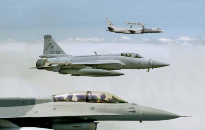 当地时间2026年4月9日，波斯湾上空突然响起刺耳的轰鸣声——巴基斯坦空军倾巢而