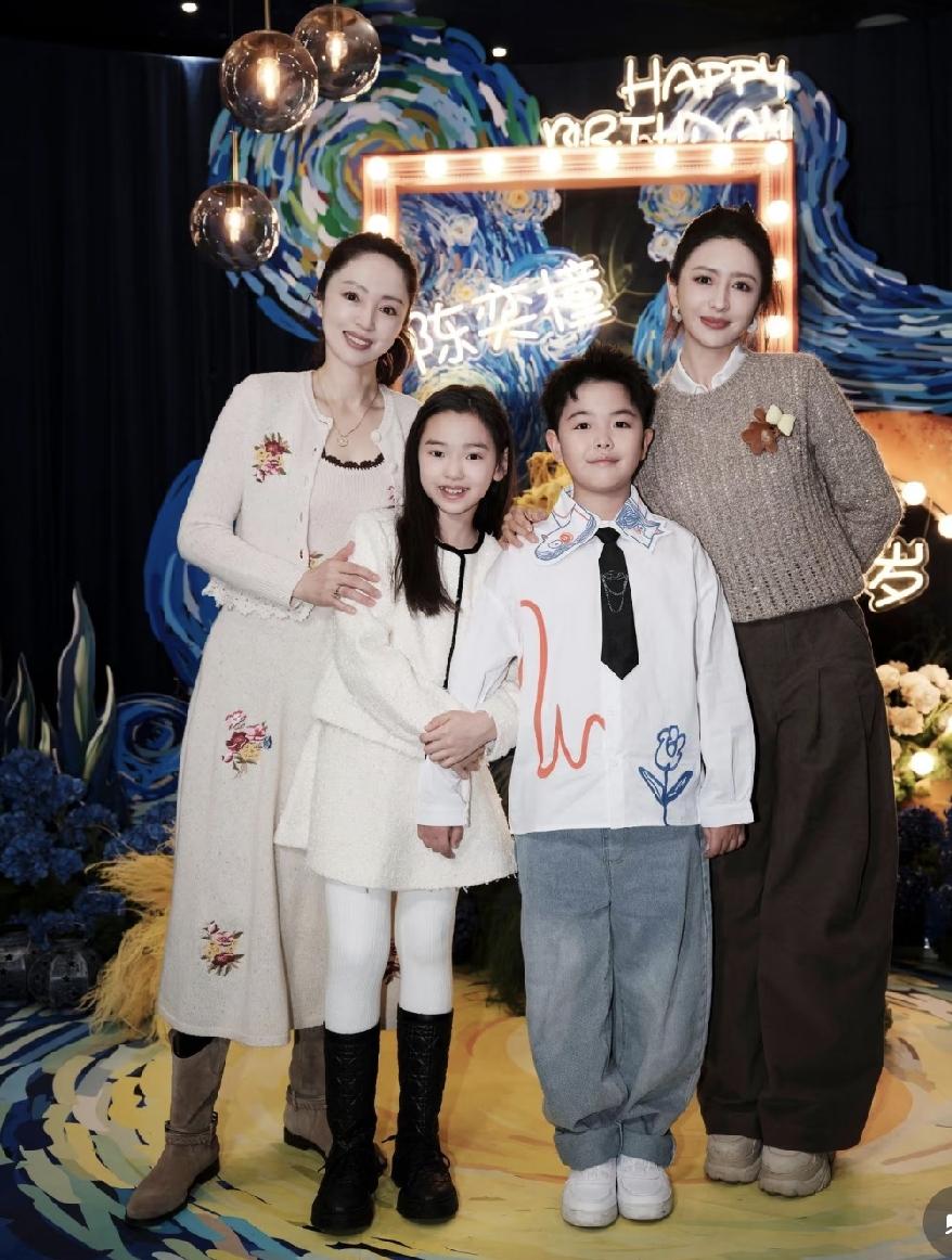 真羡慕佟丽娅和董璇的友谊。两人刚好一个生了儿子，一个生了女儿，两小孩也算是青梅