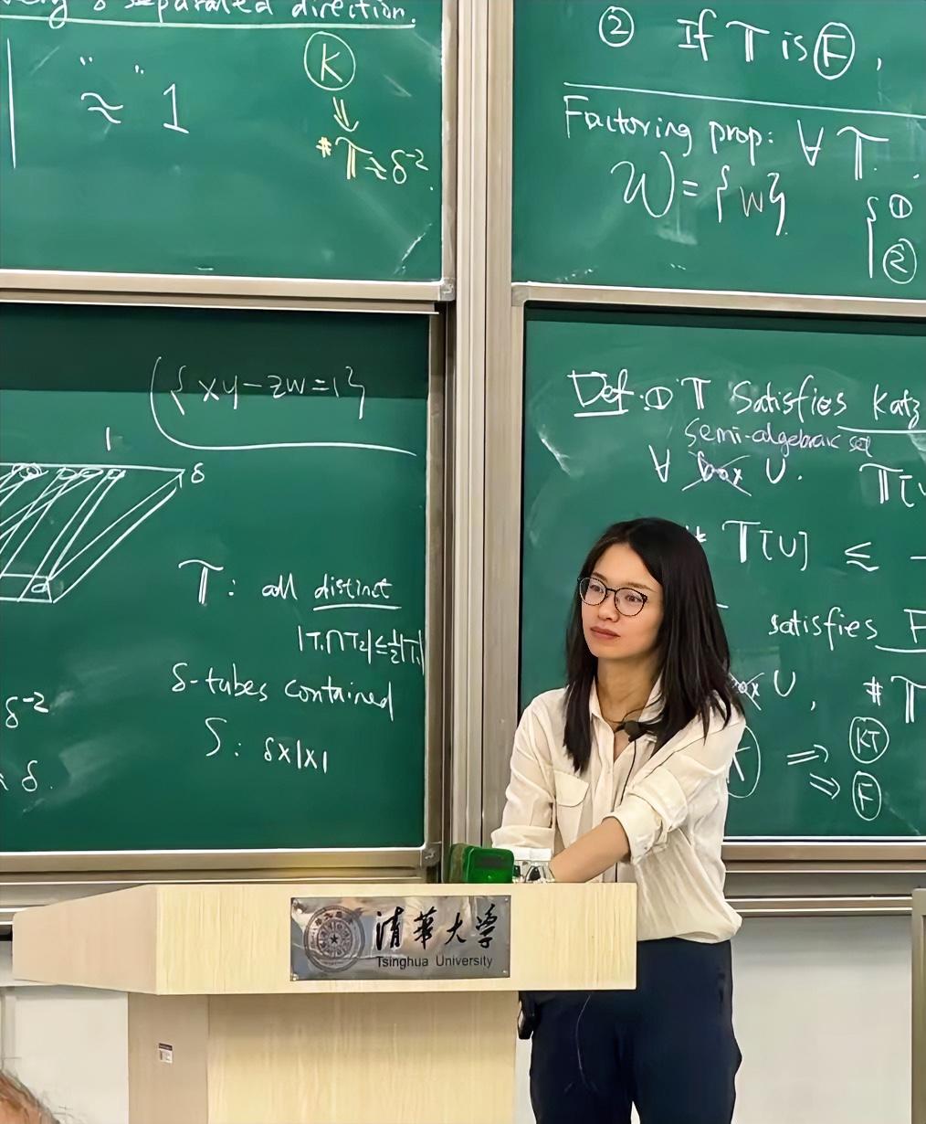 王虹在北大数院，她没竞赛奖项，是安静的“后进生”。身边同学多凭奥赛金牌保送，而她