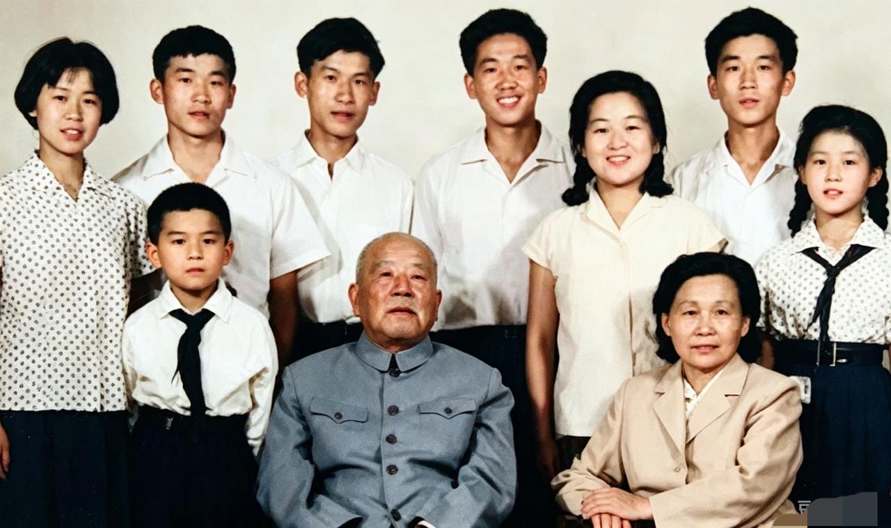 她是走完长征的女红军之一，2020年离世，享年108岁。丈夫是“延安五老”之一，