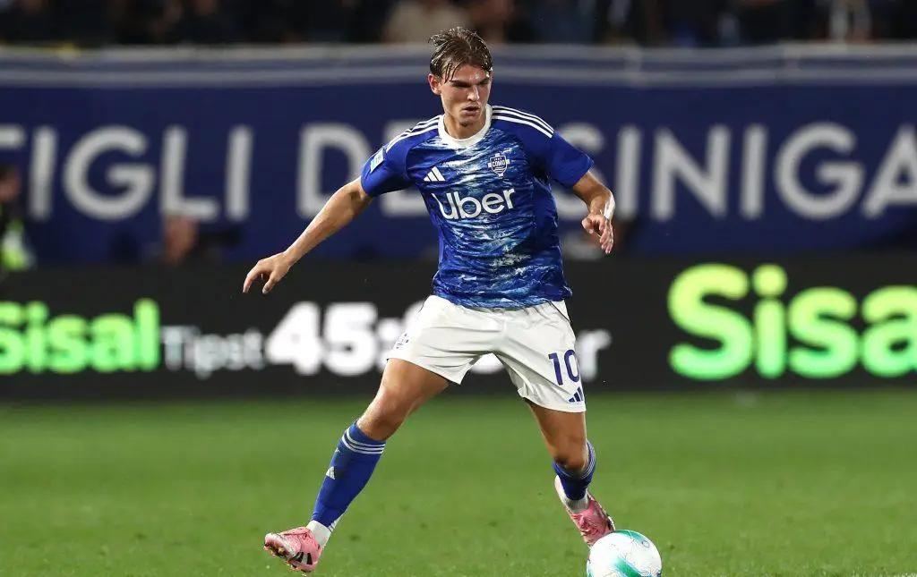 尤文、米兰和罗马球迷集体感谢绿巴萨，萨索洛2-1击败科莫，法布雷加斯最大的错误就