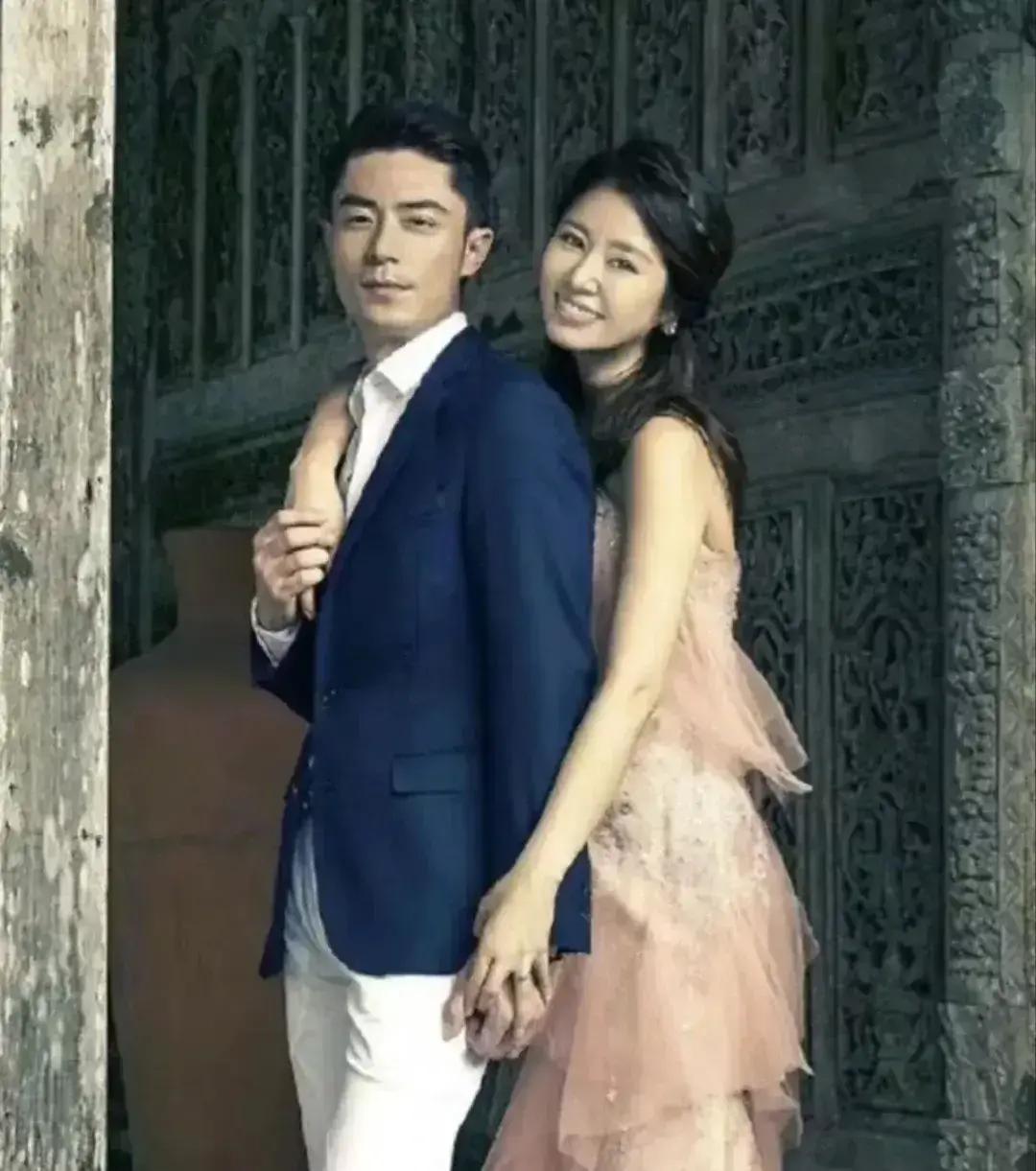 46岁霍建华瘦成闪电台媒拍到他穿紧身T恤拍《谁杀了她》，腰线比女主还细。同