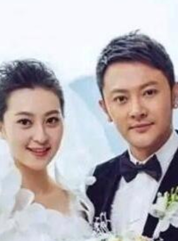 2014年，37岁的印小天对哈琳娜一见钟情，他豪掷210万举行了盛大的婚礼。妻子
