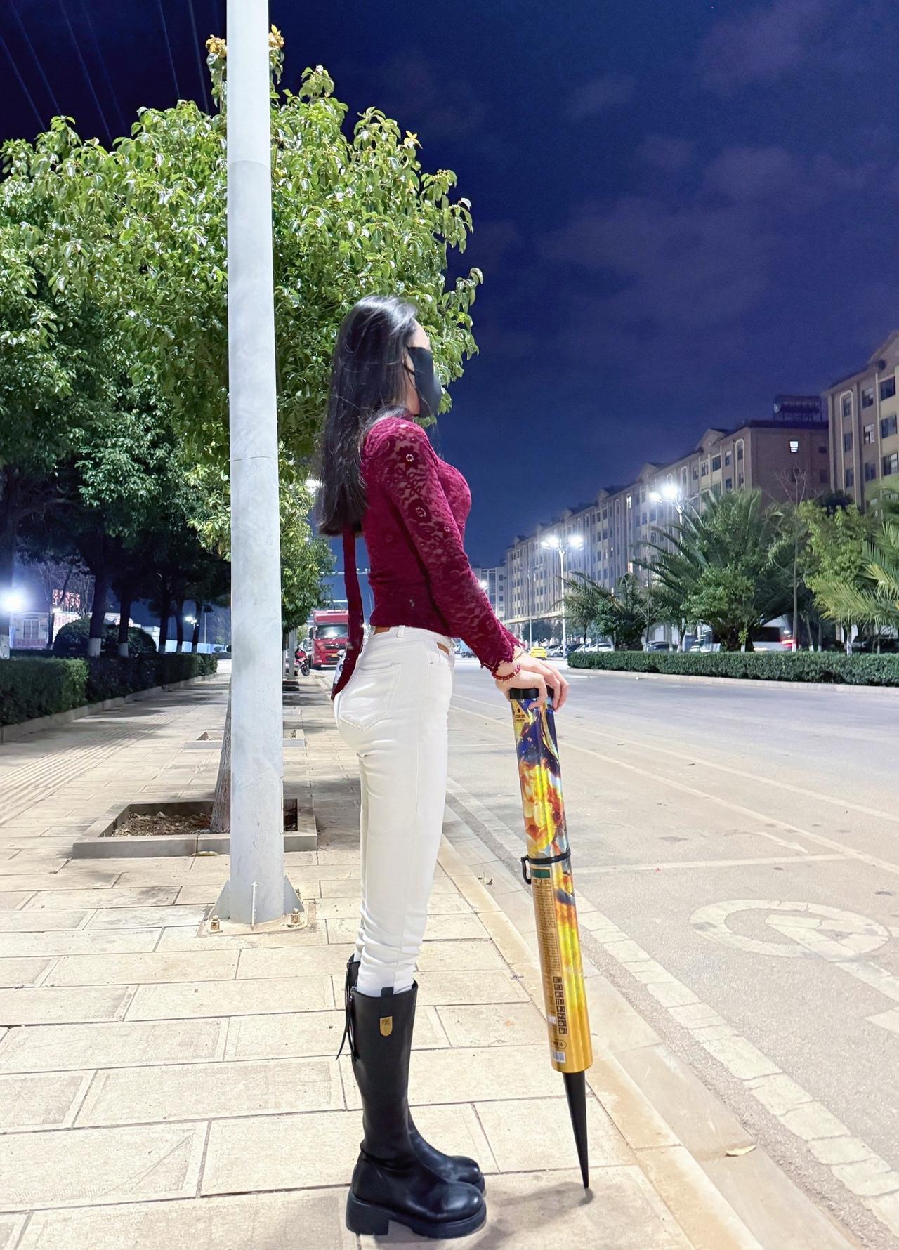 连买个彩票都中不了奖,还指望结婚能中个好男人吗。