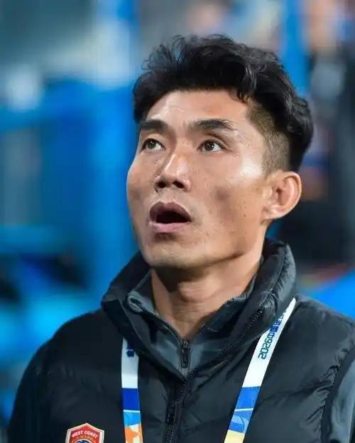 郑智执教能力好像真的不如邵佳一！两人带同样一个球队邵佳一可以带到中上游！郑智执教