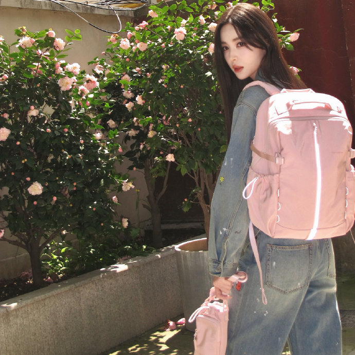 娜扎四月行程图送达娜扎阳光与温柔四月行程图送达，娜扎阳光与温柔，春天像花儿一样