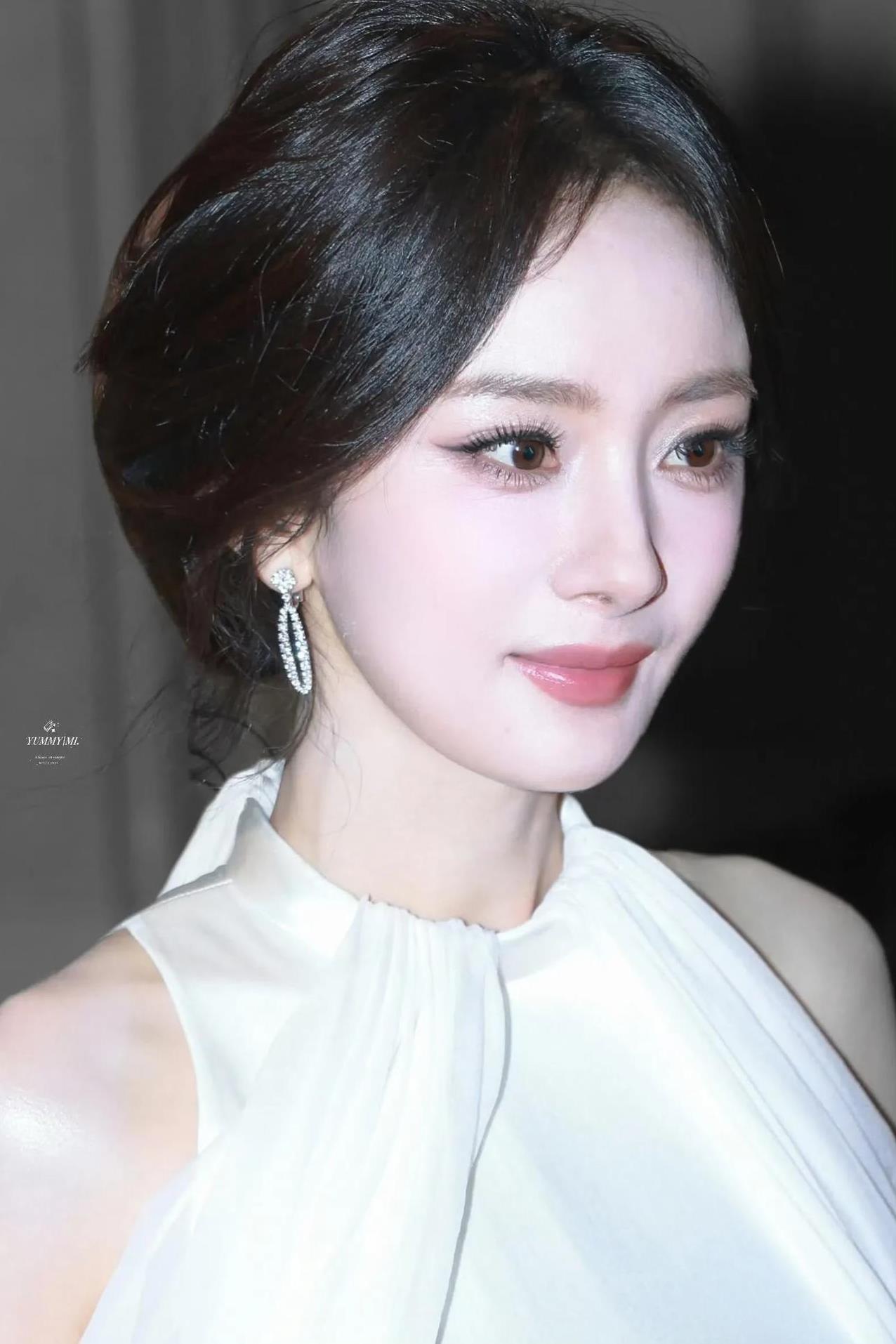 杨幂演的夕瑶，是真的让人眼前一亮。她身上那股气质特别难得，既有仙女的清冷疏离，