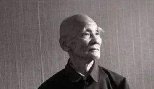 1946年，6000解放军被三万敌人包围，为了不泄露机密，旅长吴诚忠下令烧毁全部