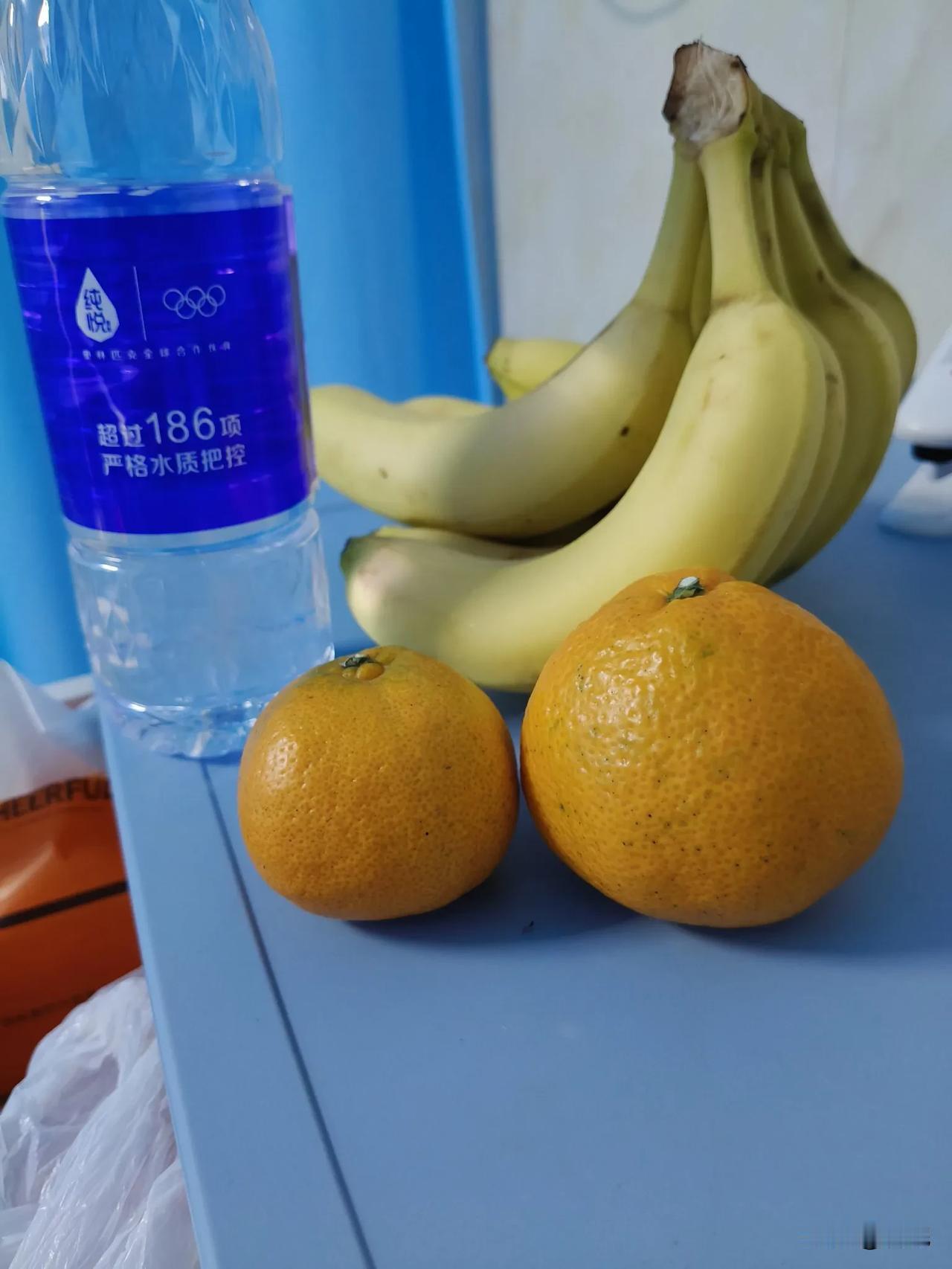 “报应”总是来得这么快昨个下午，我还同情隔壁床女人做手术后，发烧到38.2，老