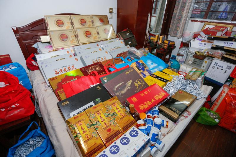 今天上午临时回家拿文件，碰到老婆正打包准备去娘家，气氛一时有点尴尬。其实夫妻