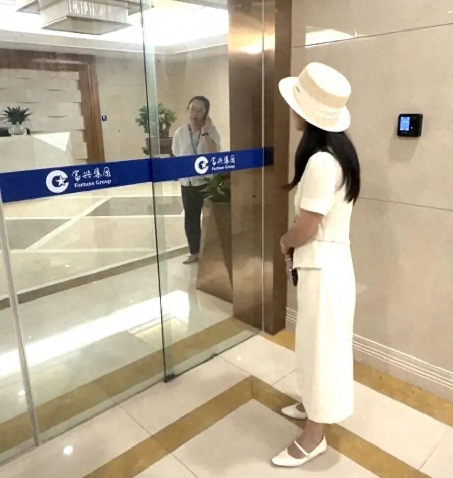 长沙发生了这样一件事，一位姓朱的女老板在长沙经营研学基地，投了上千万，现在因为一