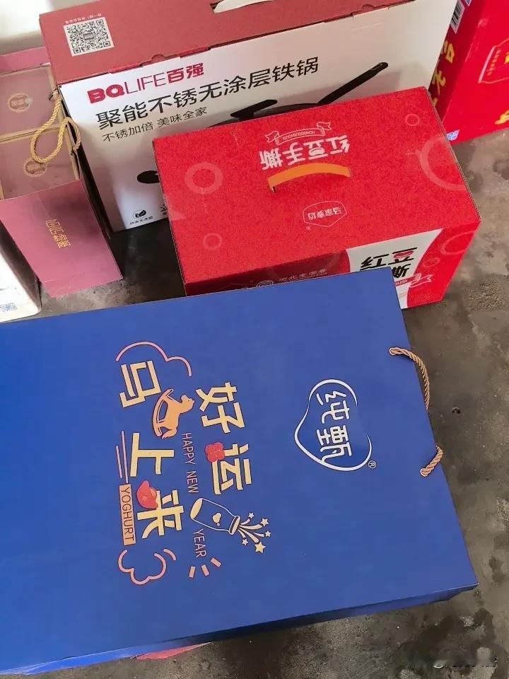 春节走亲戚，尴尬死一头牛🐮。公婆家的表哥表姐们一个一个轮着来，整不清谁和谁