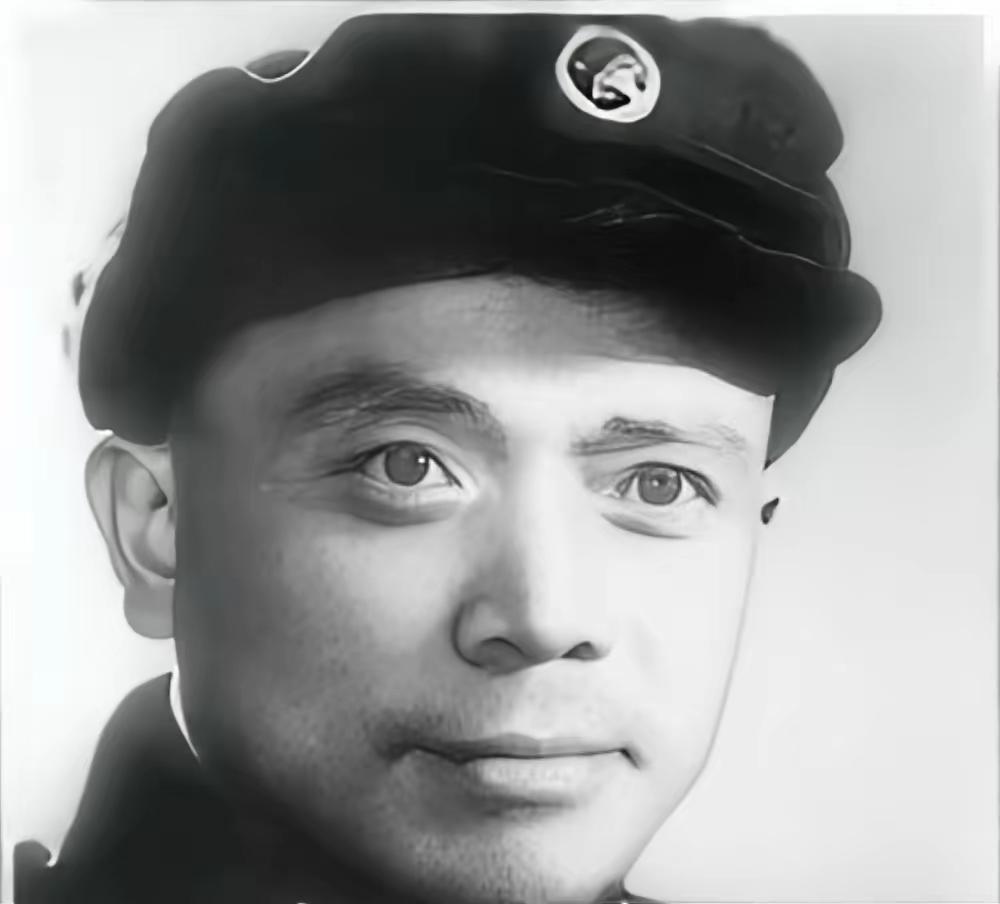 1940年，连长李玉章带人去偷炮弹，临走时，一块石头忽砸了下来，惊动了日军。眼看