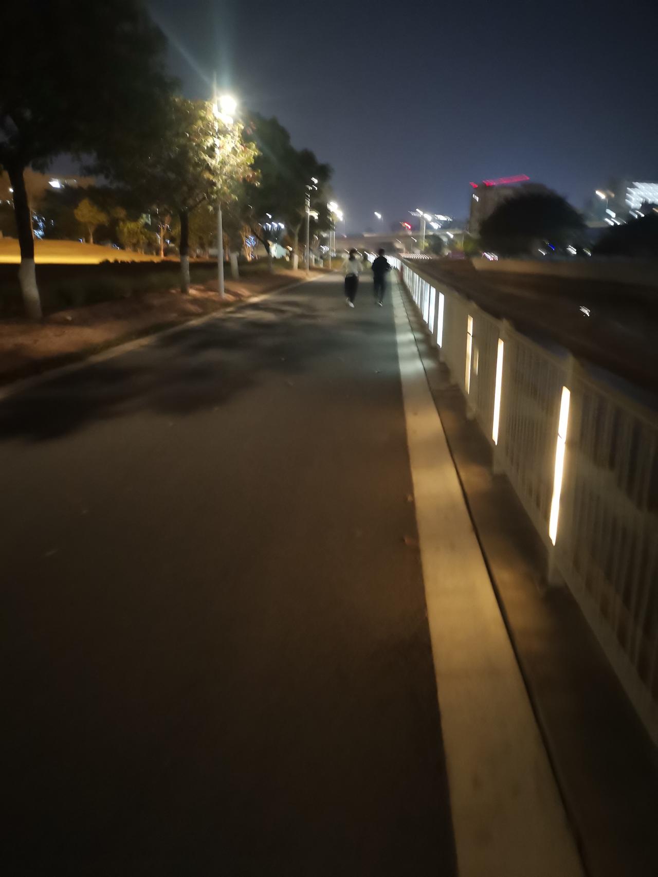 人参价格昂贵，可好处也特别多。平时疲劳过度，出汗多，乏力，这个时候可以吃