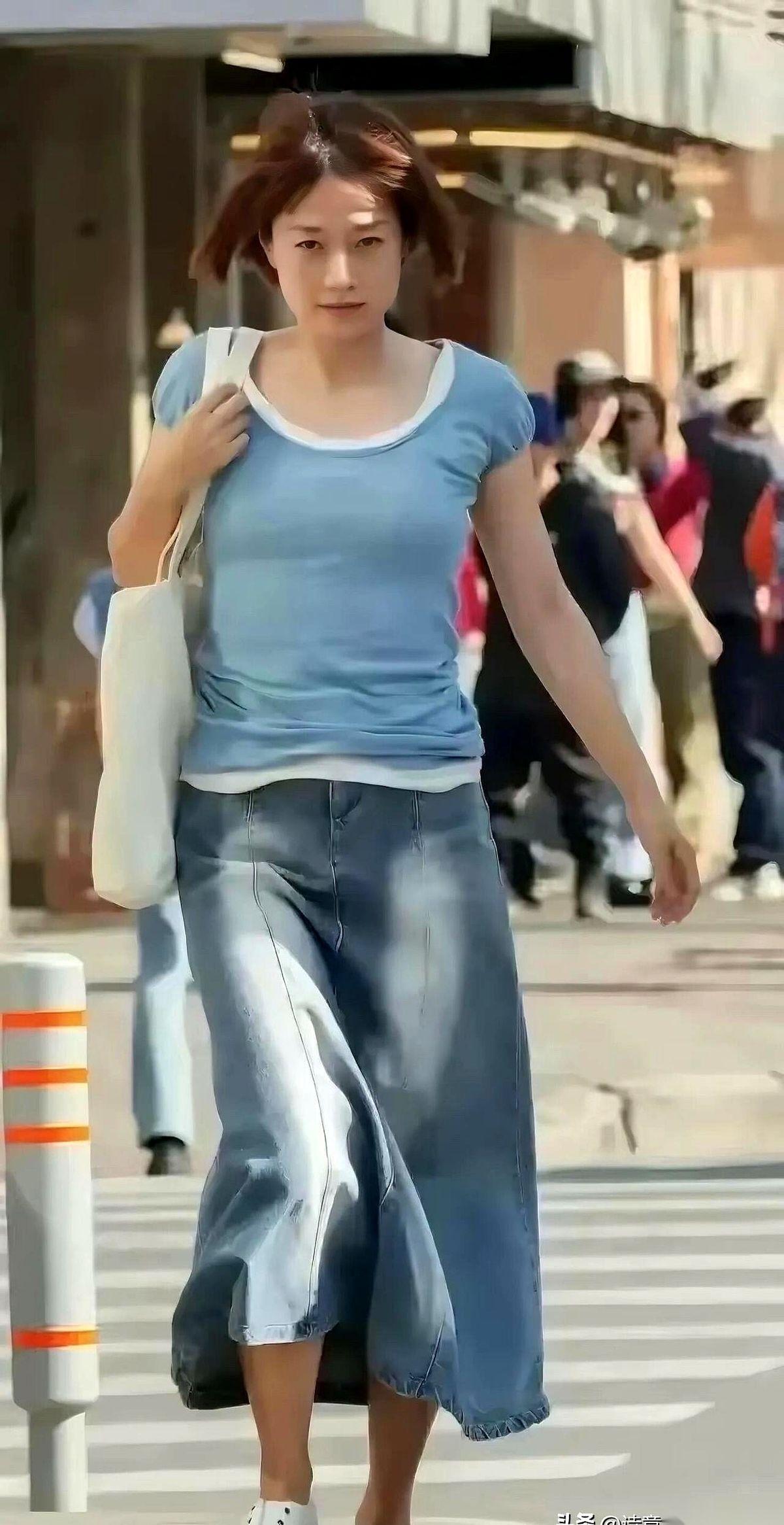 我跟你讲上海一个女演员，绝了。第一眼看照片，撑死三十五，气质利落，眼神里有光。