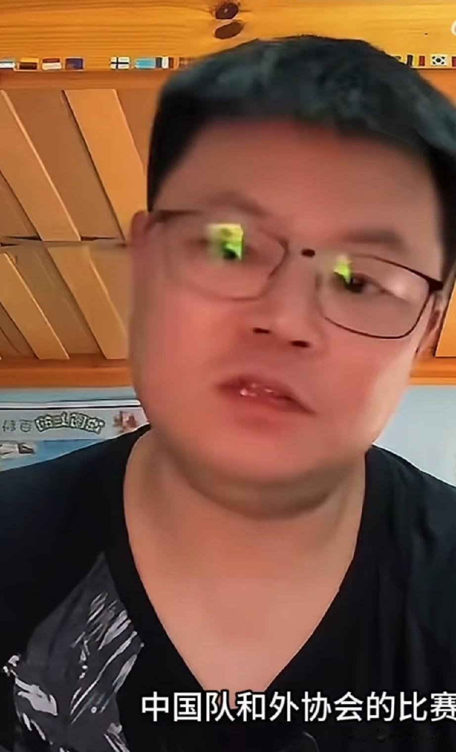 笑死我了！网友质疑侯英超解说有偏有向！侯英超刚要反对，卡壳了！他说:我偏向