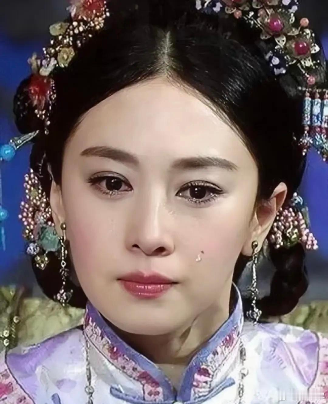 大家觉得她是美女吗？谁懂贾晓晨在内衣少女里面又纯又欲，笑起来真好看。而且贾晓晨的