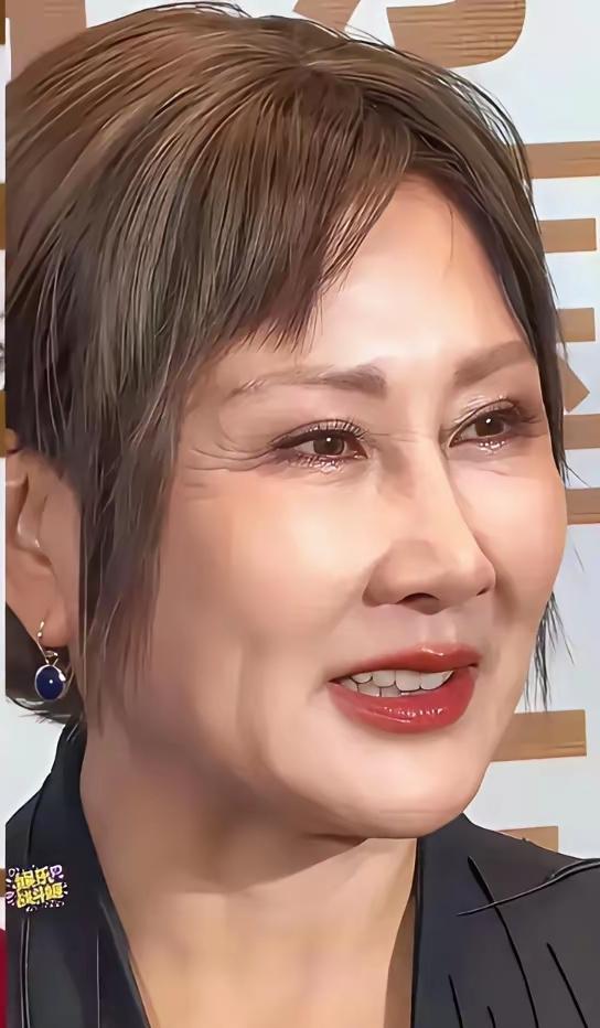 63岁穿黑丝高跟鞋，被群嘲“装嫩”的张凯丽，狠狠打了年龄歧视的脸。卫视春晚彩排