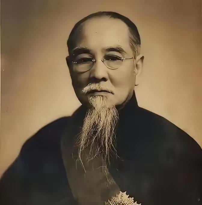 1943 年，国府主席林森车祸。  1943年5月12日，重庆。山城的...