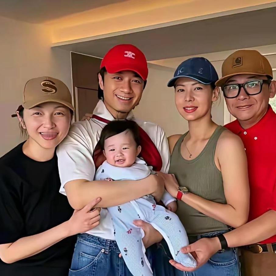 真佩服古巨基，可我更佩服他妻子！52岁生下头胎，57岁再度迎来二胎，超高龄生