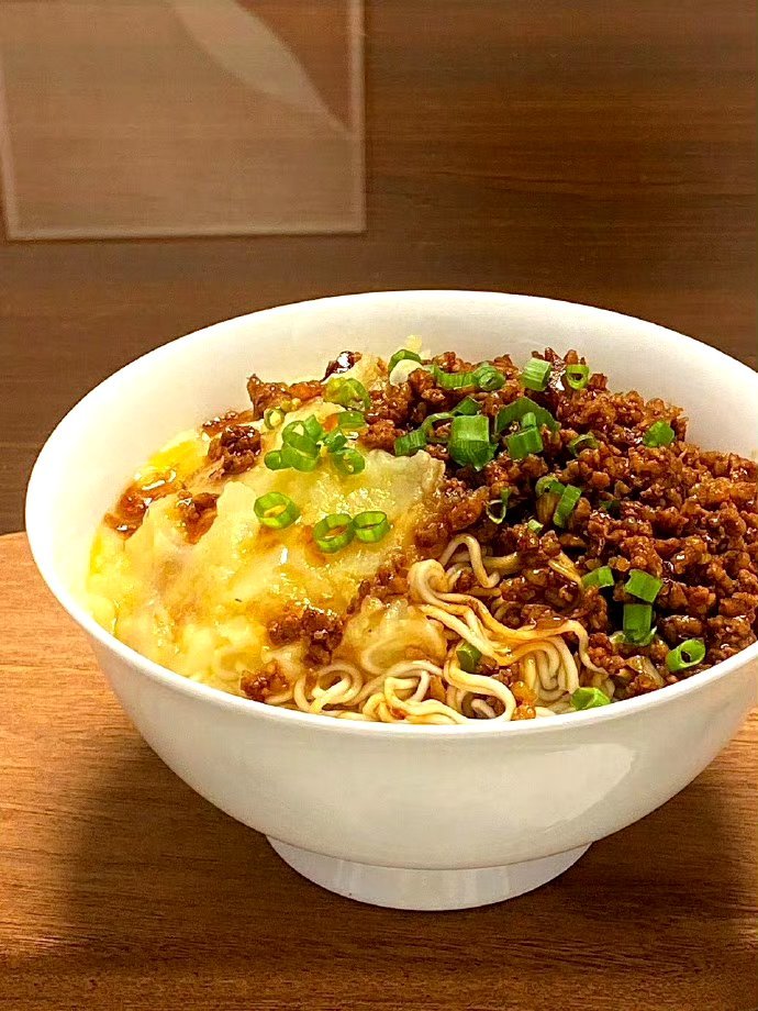 𝐒𝐡𝐚𝐫𝐞｜一起来嗦面🍜｜美食壁纸｜无水印