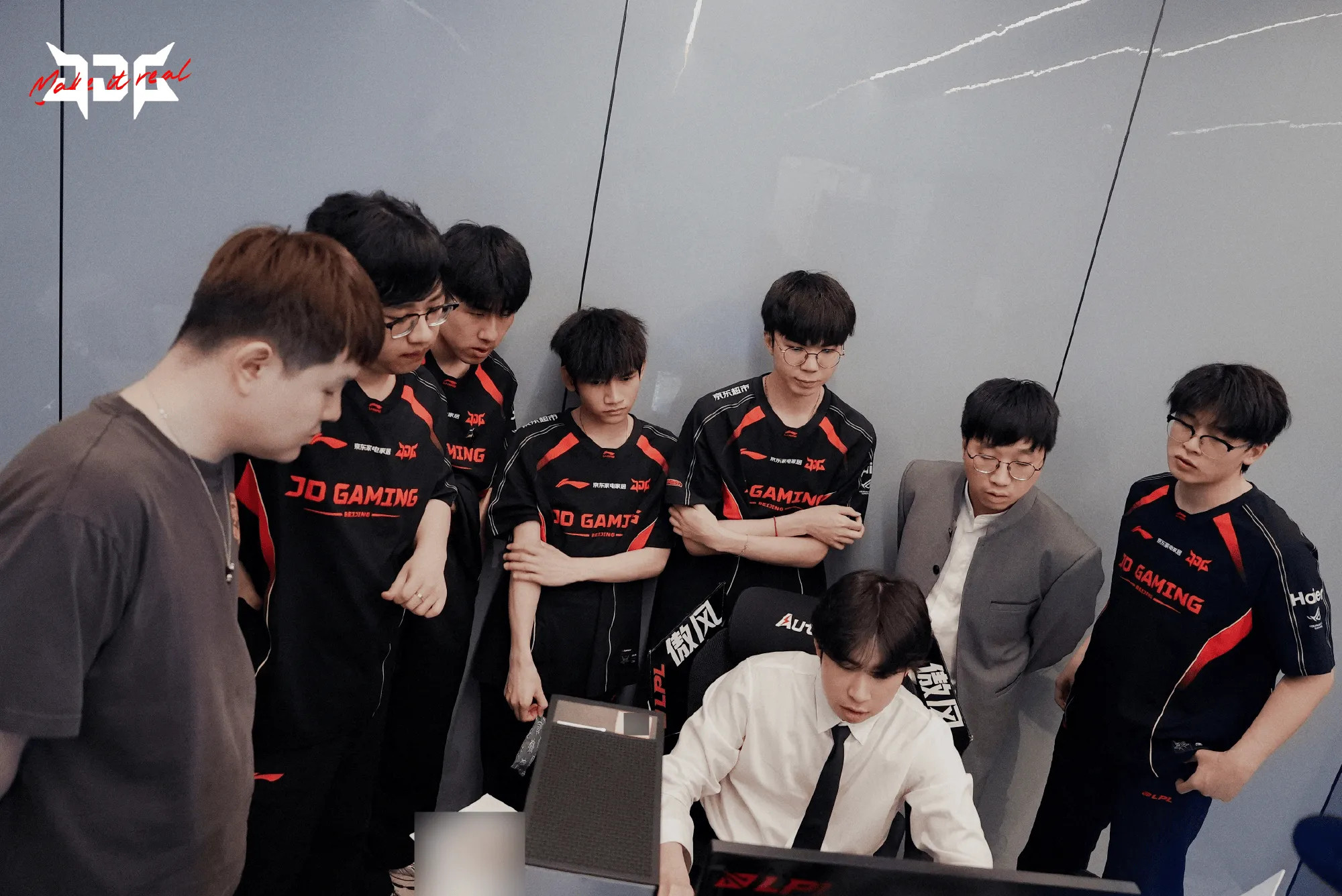 JDG输给BLG后无缘MSI，但是晋级了EWC。睡前随便聊聊JDG第二赛段的表现