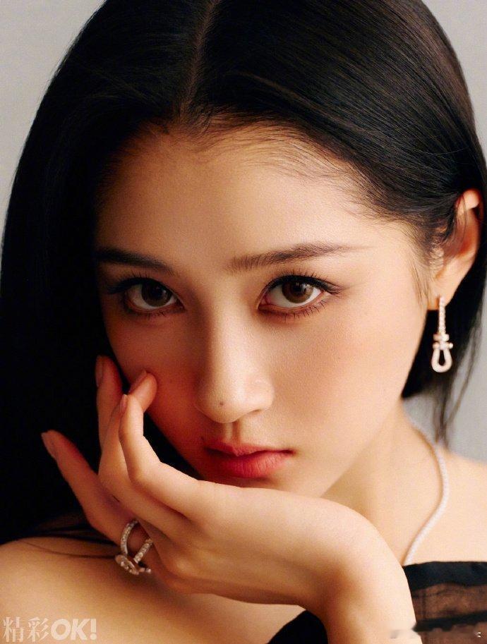 关晓彤演个恶女吧呜呜真的好喜欢关晓彤恶女角色，甜美角色早就看腻咯，超适合心机腹黑