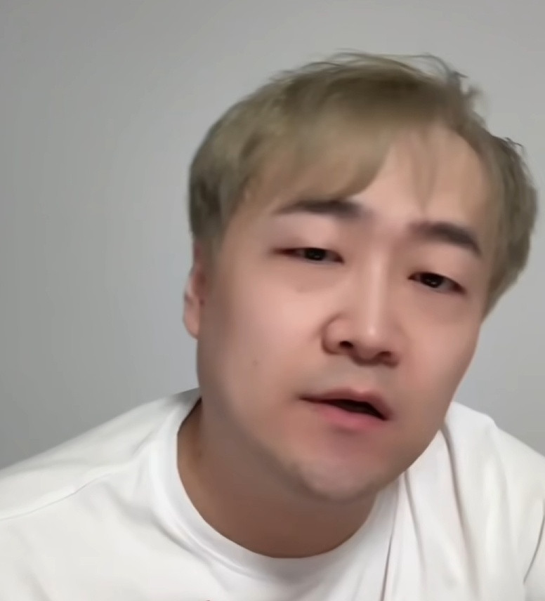 老怼抖音直播忆小象往事称当时只有自己才能小小的制衡一下超哥的队内地位，那年rua
