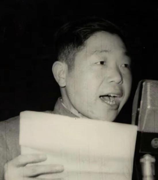 1949年5月，上海刚解放没几天，陈赓就寻到了已故妻子王根英的老家。房门一开，王