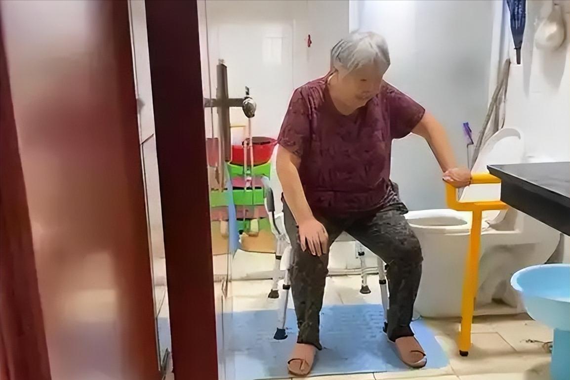 提醒：上厕所时出现这3种情况，或说明你的肾脏受损了，尽早检查 肾脏是人体最