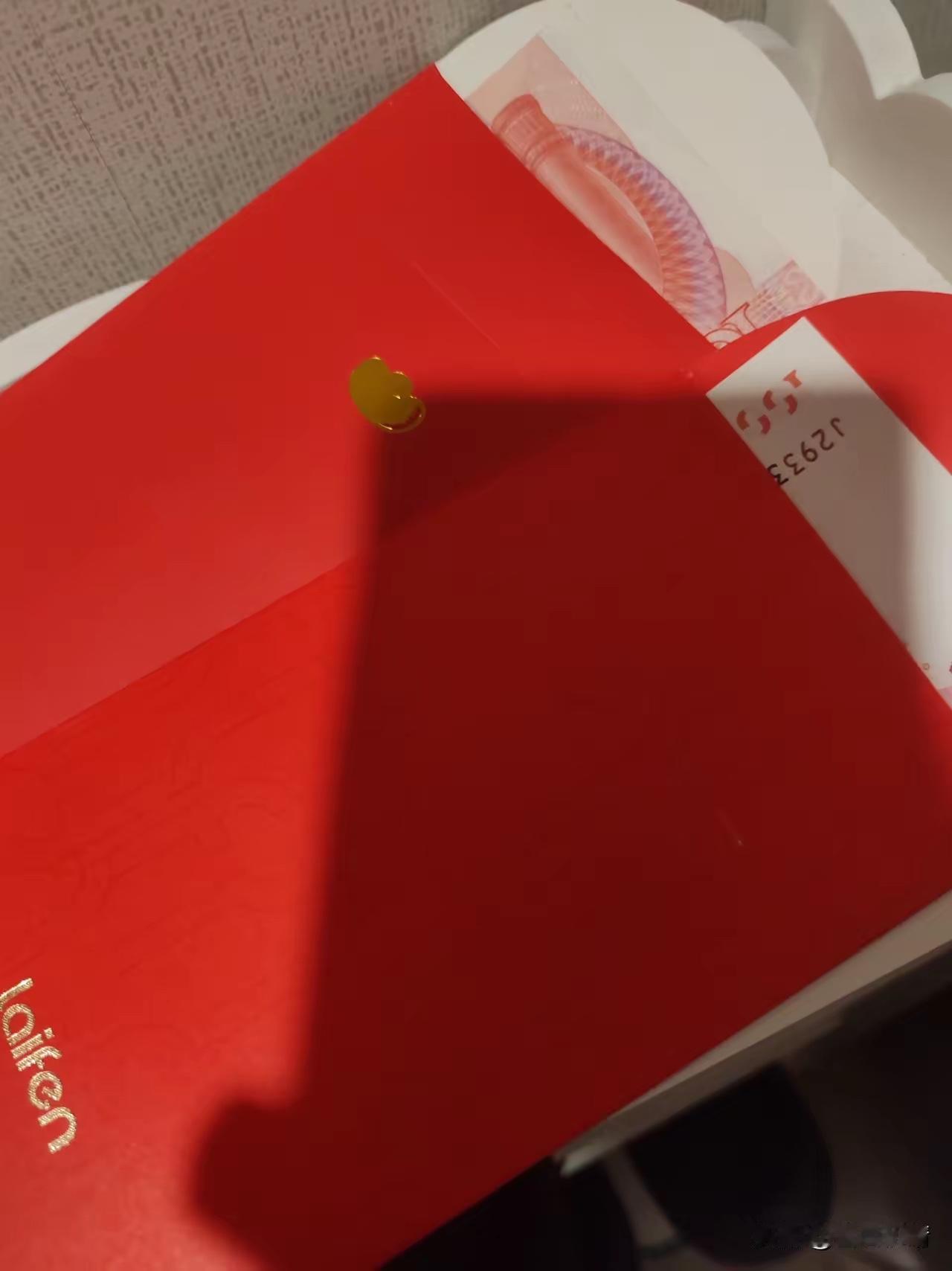 小叔子来出差培训，中午在我家吃的饭，我老公不在家，就我们俩，走的时候，我也没看到