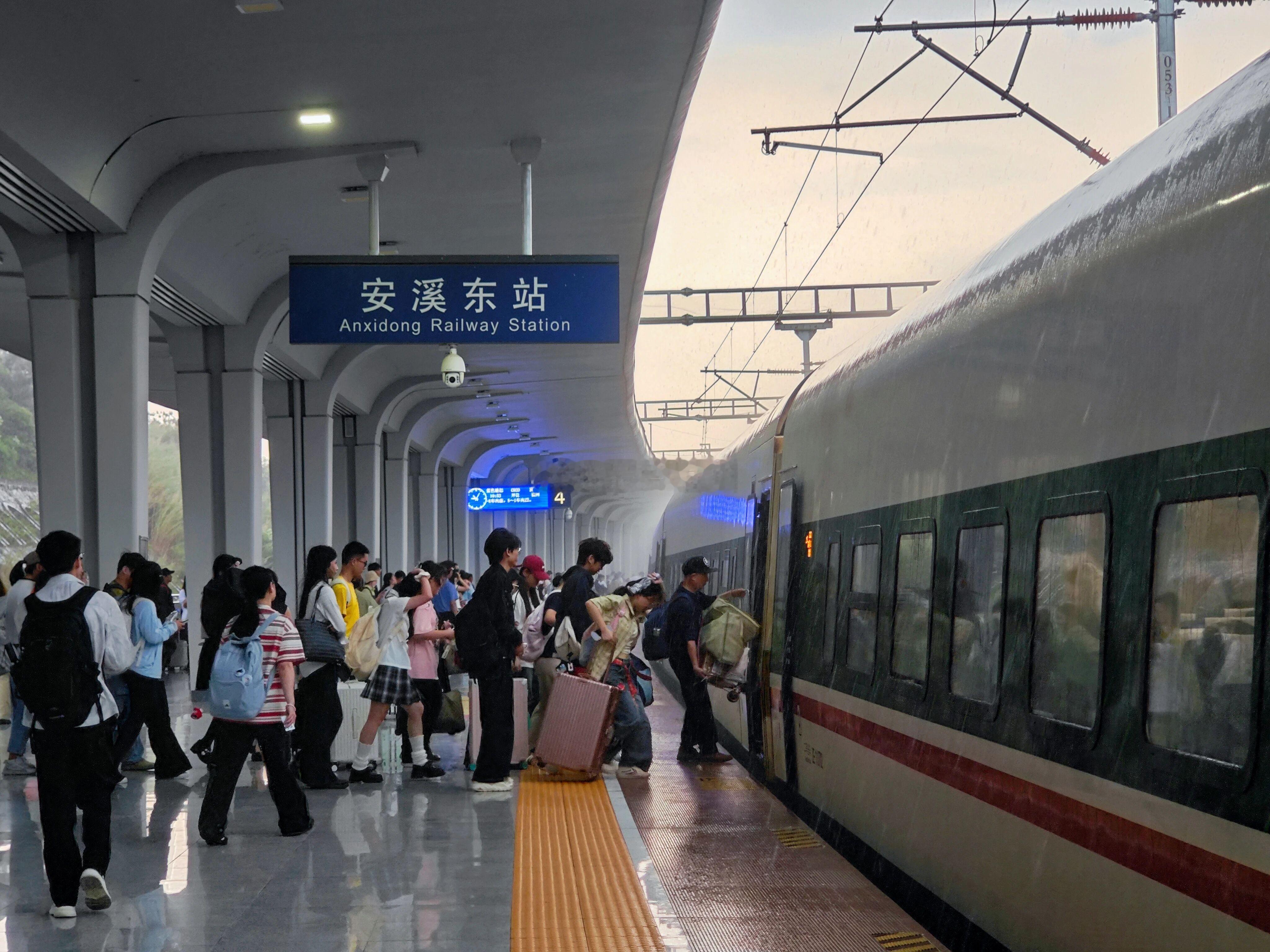 巴威还在发力南昌局陆续开行多趟旅客列车详细车次如下：