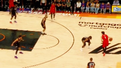 大哥真猛啊！阿夫迪亚穿越防守打成2+1奠定胜局。比赛还剩最后的24.1秒，开拓者