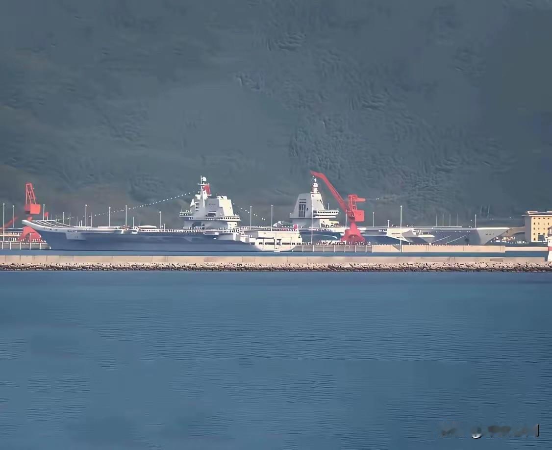 福建舰今天即将入列，航母已挂满旗。11月3日，在三亚海事局紧急发布4-6日航行