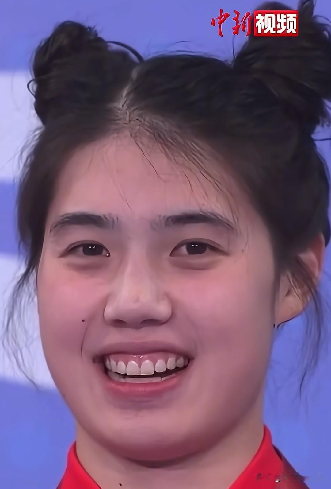 张雨霏顶着“哪吒头”又一次站上领奖台。截止到目前，本届全运会张雨霏已经拿到2金