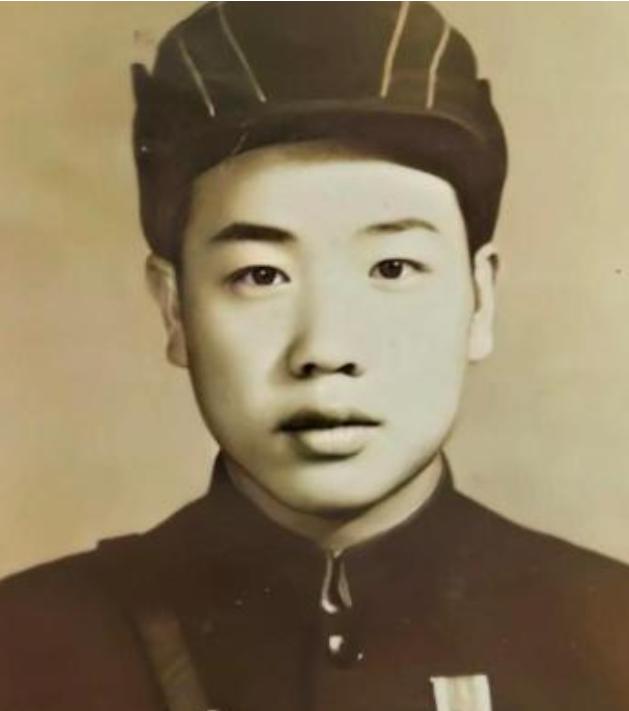 1950年11月29日，抗美援朝战场，一位志愿军排长擅自放弃驻守的高地，眼睁睁放