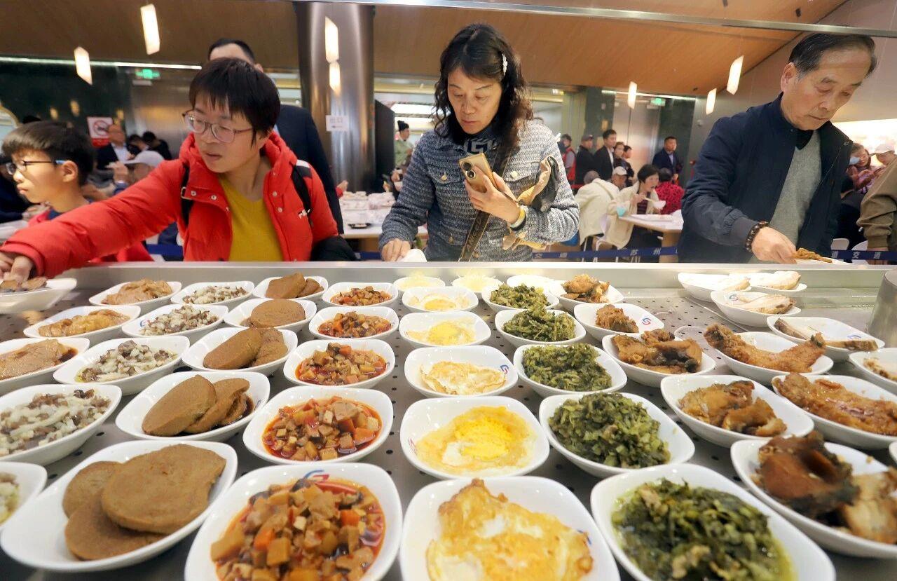 视频丨健身、吃饭、上夜校⋯⋯这还是我认识的地铁站吗⁉️