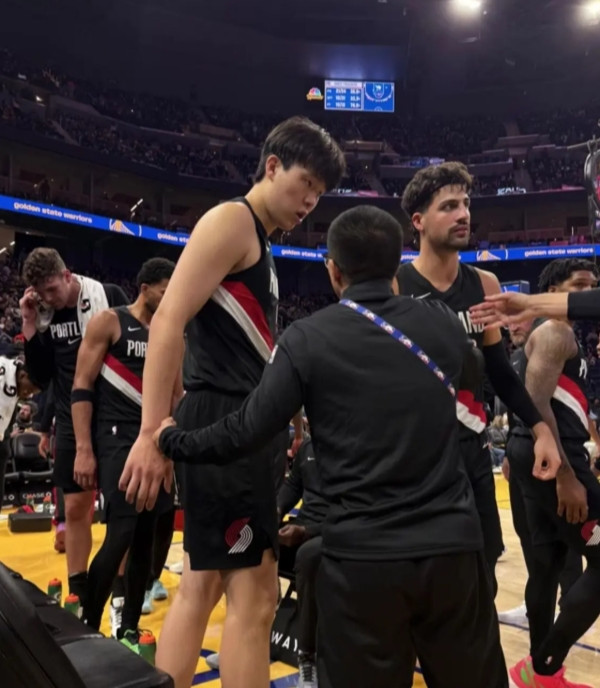 杨瀚森这场不行吗？即使这场有很多人认为打的不好，但是对他的负面评价，已经从赛季