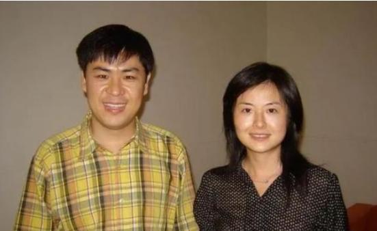 2015年，42岁的央视主持人张泉灵因病辞职，辞职不久，她瞒着60岁的老公飞往上