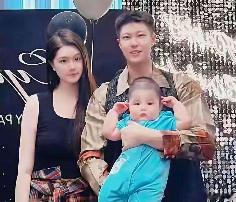 赵本山这个女婿的长相真有点让人不知怎么评价，说他不帅吧，又挺高大，眉清目秀的，说